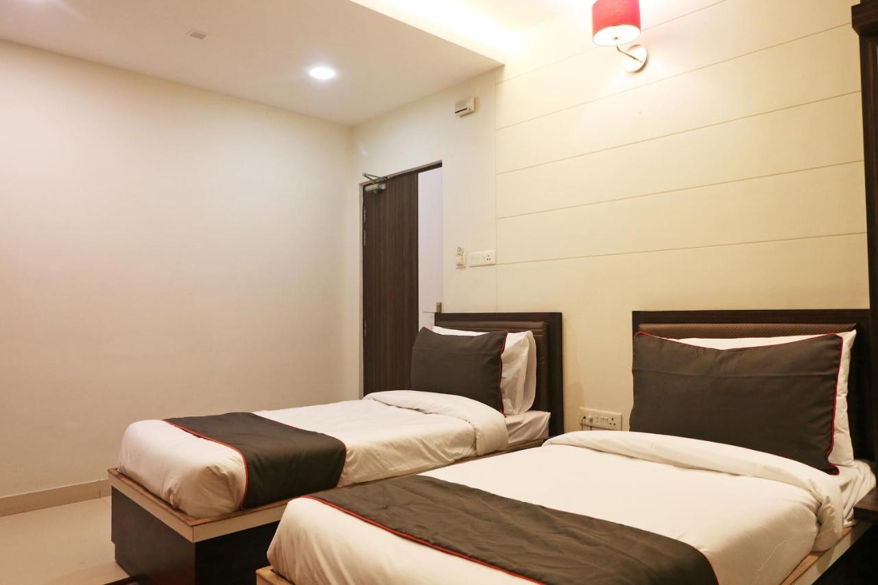 Collection O 45990 Premiere Villa Kakarmatha Экстерьер фото