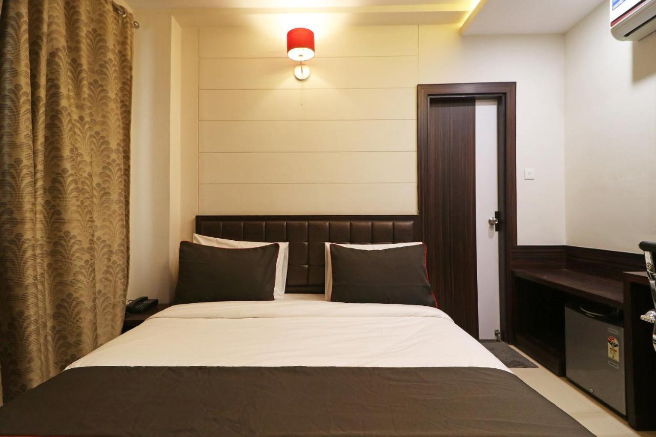 Collection O 45990 Premiere Villa Kakarmatha Экстерьер фото