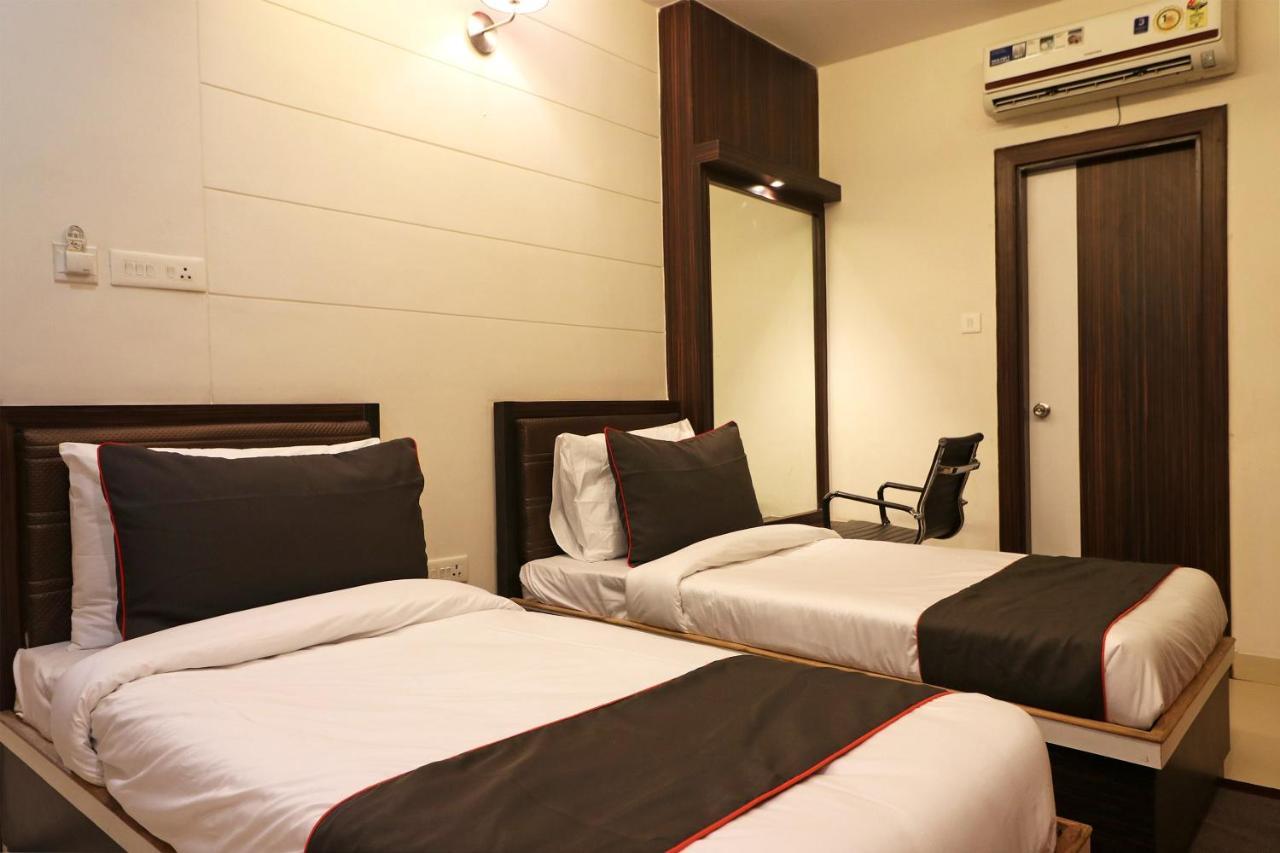 Collection O 45990 Premiere Villa Kakarmatha Экстерьер фото